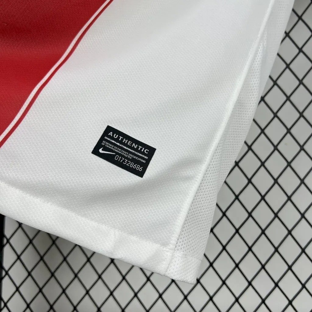 2006 Portugal Away Retro Football Shirt - Image 5